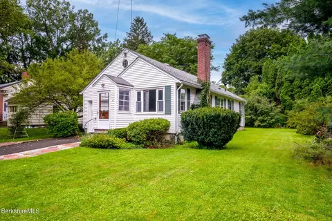 15 Orchard Ln, Williamstown, MA 01267