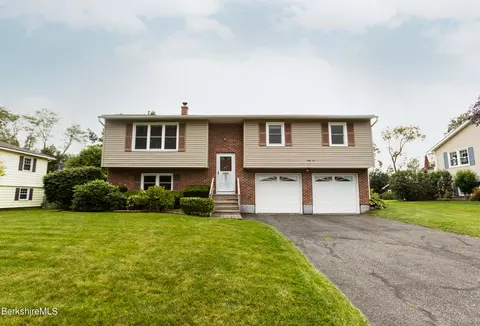 66 Winesap Rd, Pittsfield, MA 01201