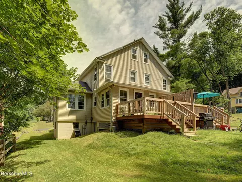 40 Circular Ave #2, Lee, MA 01238 photo 4