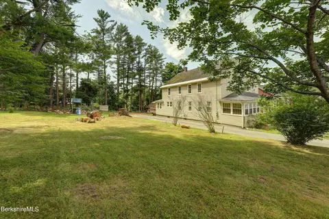 40 Circular Ave #2, Lee, MA 01238 photo 3