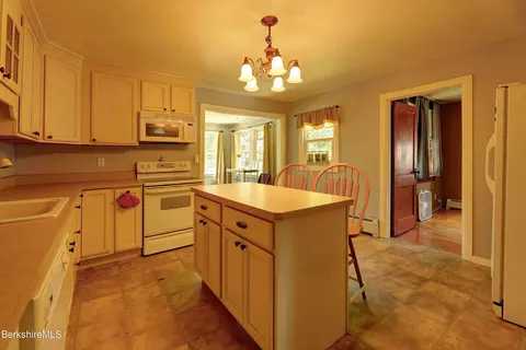 40 Circular Ave #2, Lee, MA 01238 photo 13