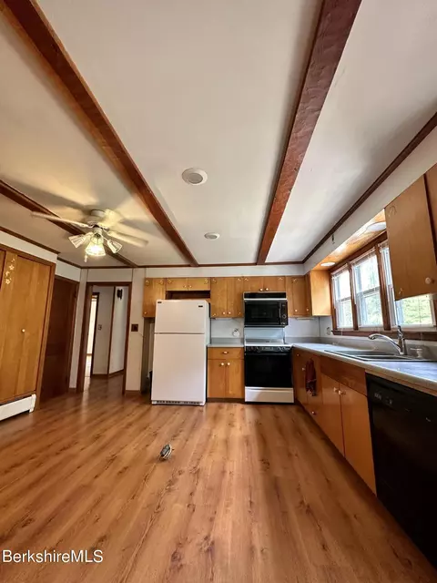 45 Root Ln, Sheffield, MA 01257 photo 3