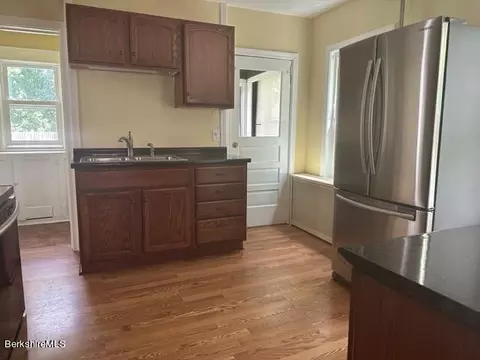 98 Benedict Rd, Pittsfield, MA 01201 photo 4