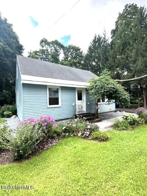28 Holbrook St, North Adams, MA 01247