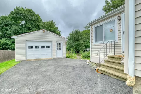 114 Benedict Rd, Pittsfield, MA 01201 photo 9