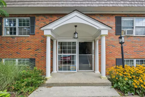 260 Pittsfield Rd #C17, Lenox, MA 01240