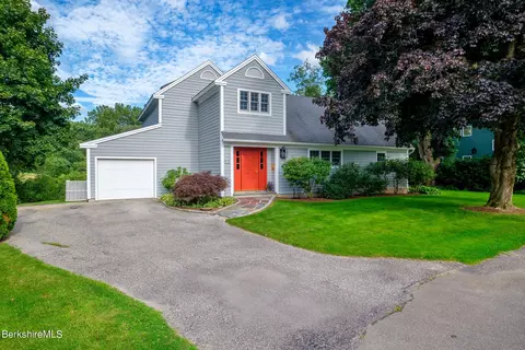 100 Berkshire Dr, Williamstown, MA 01267