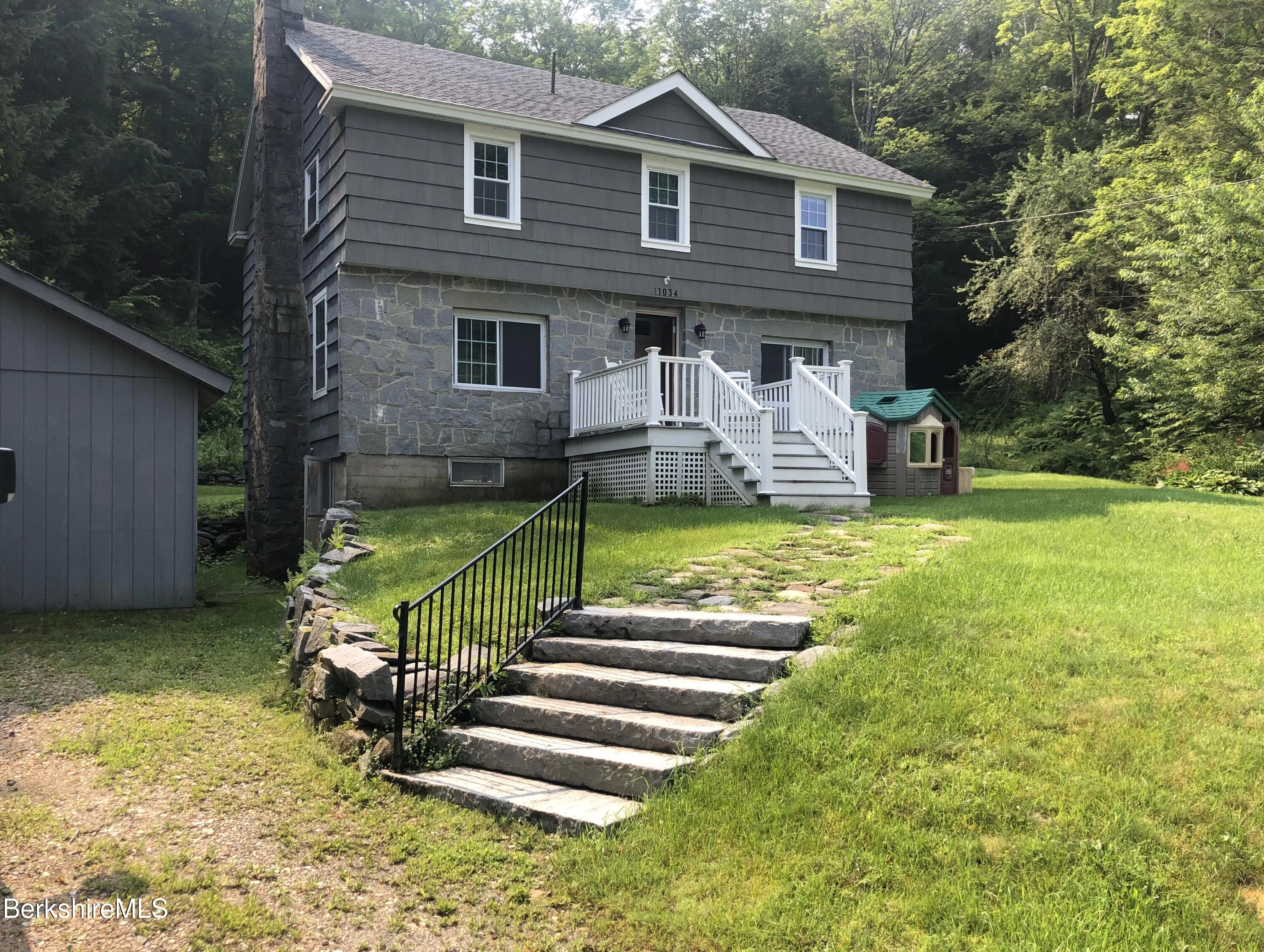 1034 BENTON Hl Rd  