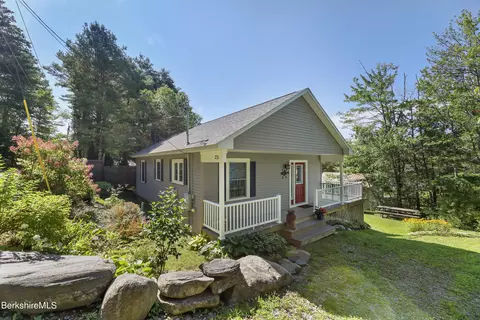 231 Ashmere Rd, Hinsdale, MA 01235