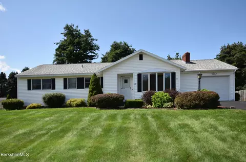 41 Oak Hill Rd, Pittsfield, MA 01201