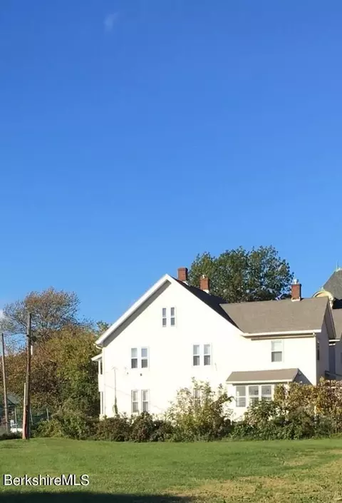 18-20 Crosby Pl, Pittsfield, MA 01201