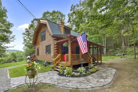 1251 Main Rd, Granville, MA 01034