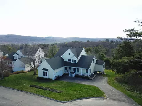 15 Blossom Hl, Lenox, MA 01240