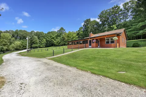 88 Hillside Ln, Ashley Falls, MA 01222