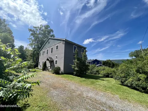 3 Mahkeenac Ter, Stockbridge, MA 01262
