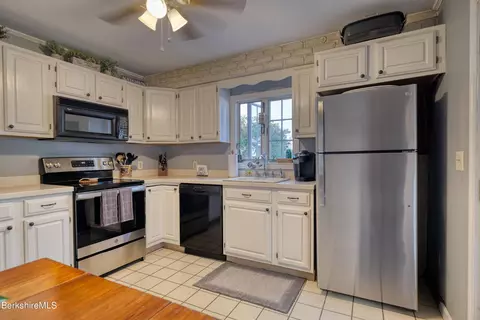 71 Backman Ave, Pittsfield, MA 01201 photo 15