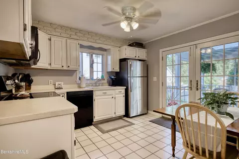 71 Backman Ave, Pittsfield, MA 01201 photo 13