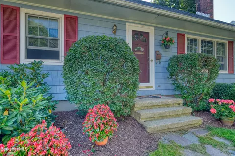 71 Backman Ave, Pittsfield, MA 01201 photo 3