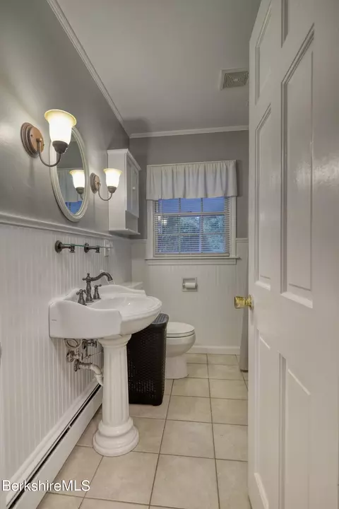 71 Backman Ave, Pittsfield, MA 01201 photo 12