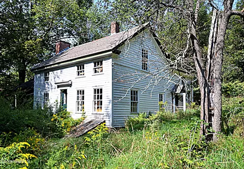 189 High St, Becket, MA 01223