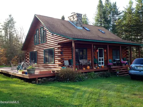 565 New State Rd, Savoy, MA 01256