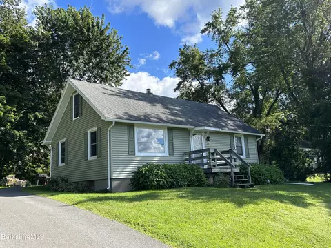 27 Longview Rd, Lanesborough, MA 01237