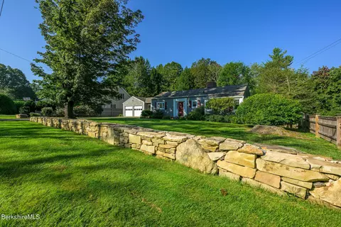138 E New Lenox Rd, Pittsfield, MA 01201