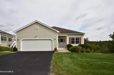 12 Cherry Hill Dr #47, Pittsfield, MA 01201