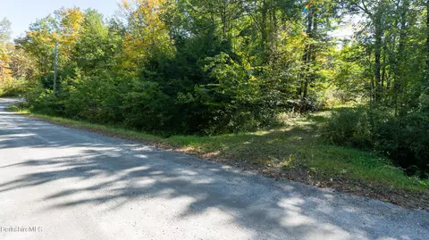 214-87 Long Bow Ln W, Becket, MA 01223 photo 9