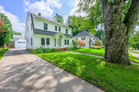 33 Bishop Pkwy, Pittsfield, MA 01201