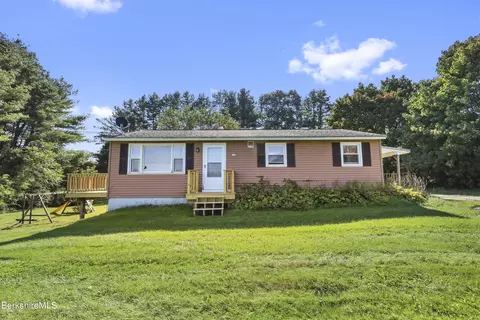 169 Montgomery Rd, Pownal, VT 05261
