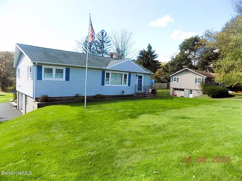 696 Crane Ave, Pittsfield, MA 01201