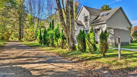 24 Cactus St, Sheffield, MA 01257