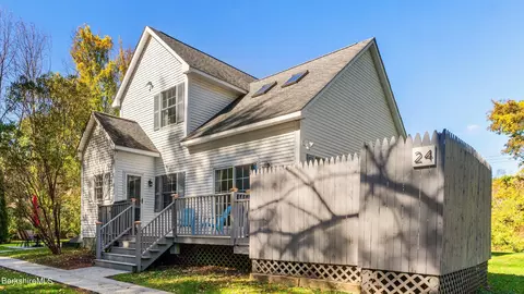 24 Cactus St, Sheffield, MA 01257 photo 2