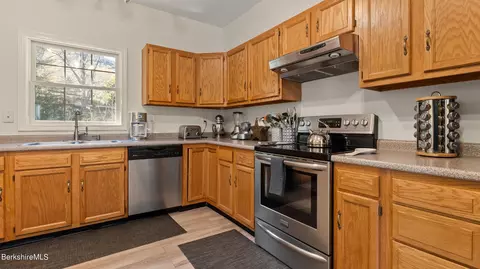 24 Cactus St, Sheffield, MA 01257 photo 9