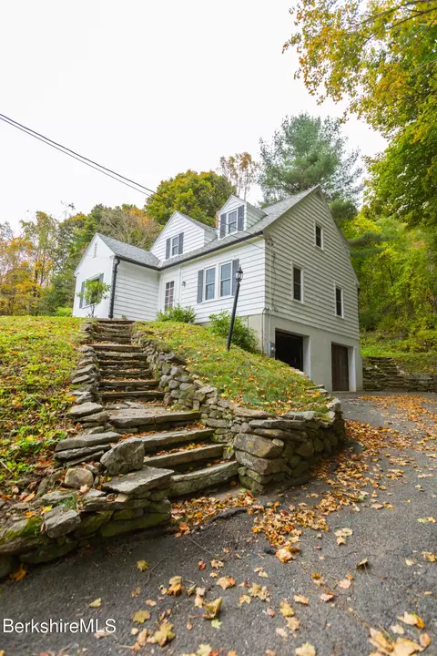 219 S Mountain Rd, Pittsfield, MA 01201