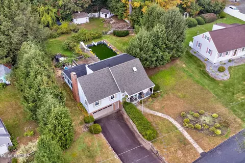 3 Hickory Hill Dr, Wilbraham, MA 01095