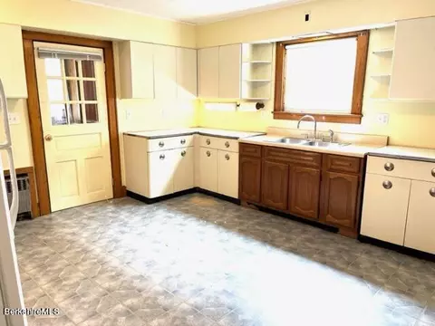44 Pine St, Pittsfield, MA 01201 photo 4