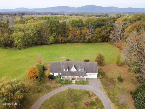 524 Hewins St, Sheffield, MA 01257