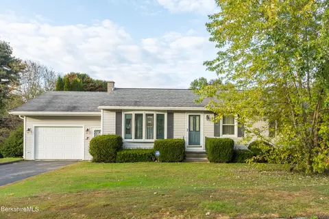 119 Yorkshire Dr, Cheshire, MA 01225