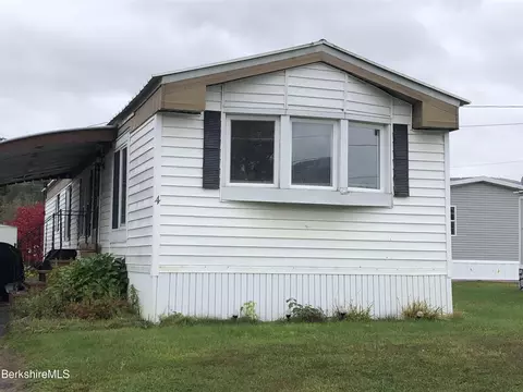4 4th Ave, Cheshire, MA 01225