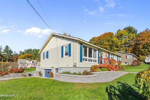 40 Debra Ave, Lee, MA 01238 photo 2