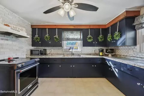 40 Debra Ave, Lee, MA 01238 photo 11