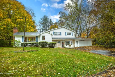18 Cooper Pkwy, Pittsfield, MA 01201