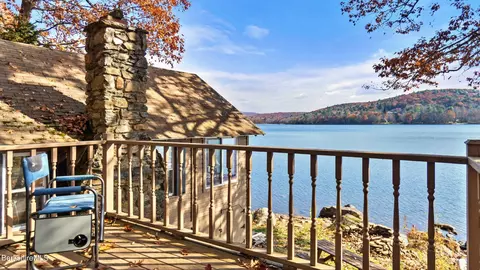 16 Chanterwood Rd, Lee, MA 01238