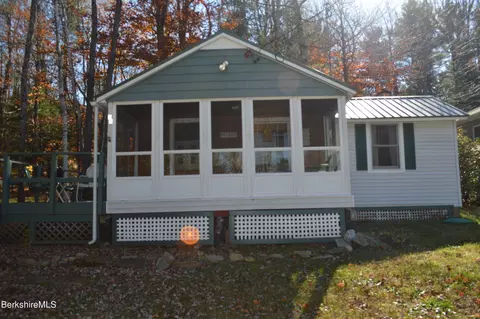 27 Western Ave, Becket, MA 01223