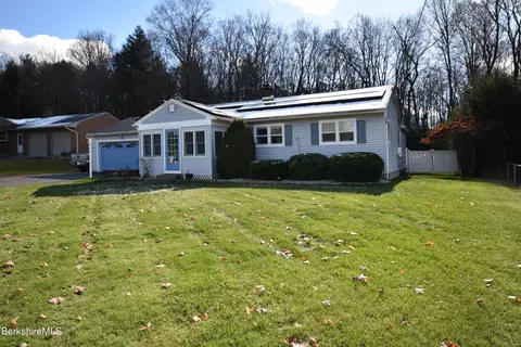 25 Pleasantview Dr, Dalton, MA 01226