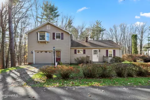 28 Pilgrim St, Richmond, MA 01254