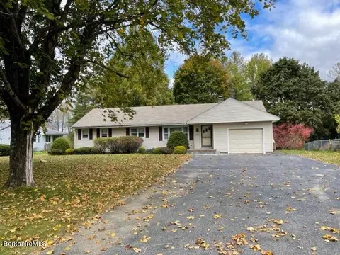 51 Flintstone Dr, Pittsfield, MA 01201