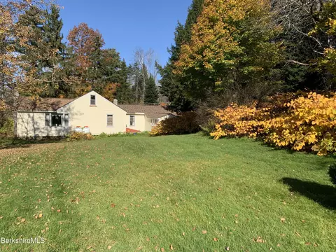 50 Prospect St, Lanesborough, MA 01237
